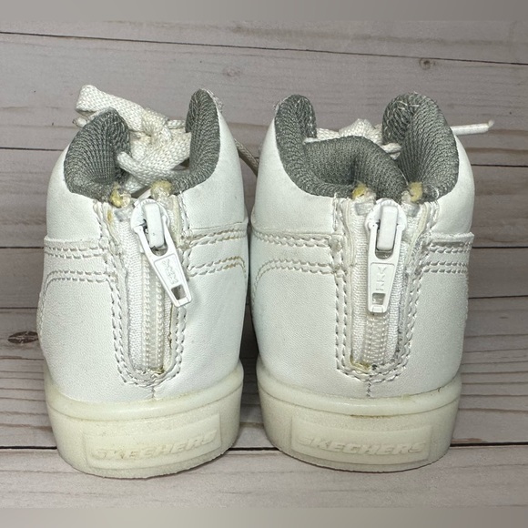 EUC Toddler 5C White Light Up Sketchers - Picture 3 of 5